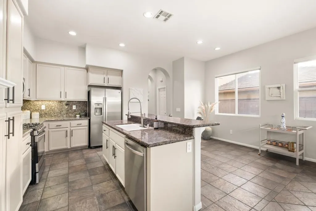 https://cdn.realtyfeed.com/cdn/127/306638333/47fad09641a34f9236ea6efa0254559c.webp
