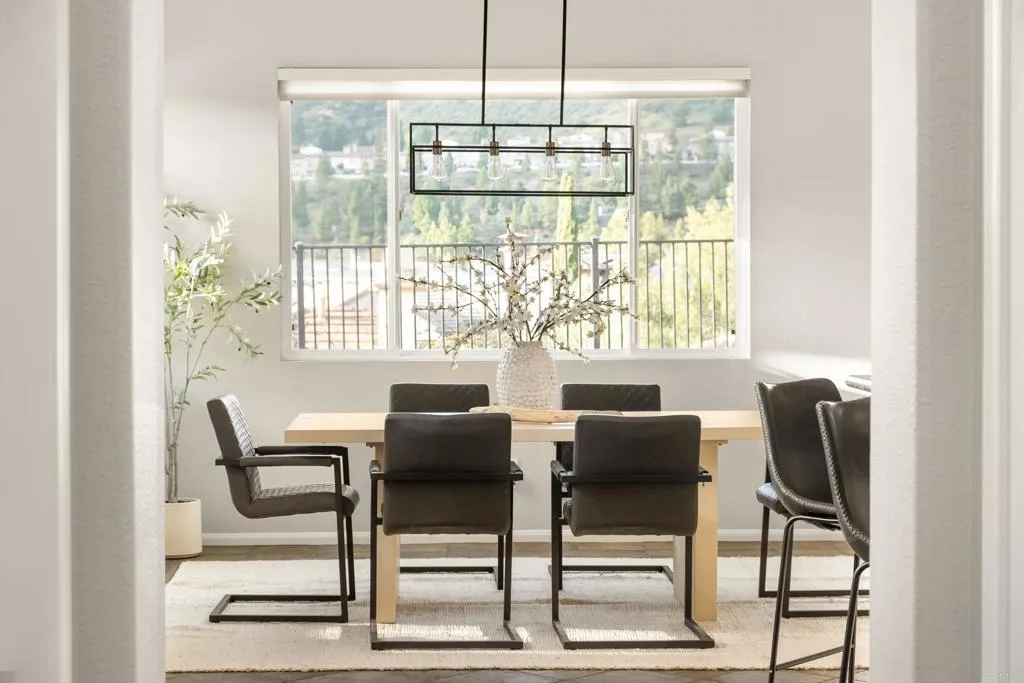 https://cdn.realtyfeed.com/cdn/127/306638333/50fa7f28555c134f9a54306dcf067614.webp