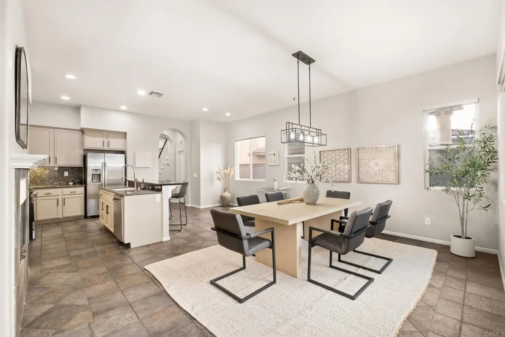 https://cdn.realtyfeed.com/cdn/127/306638333/f54b489d99149c8782bf145680d22c50.webp
