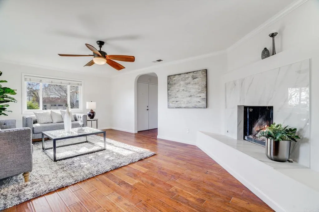 https://cdn.realtyfeed.com/cdn/127/306638347/c301bffdb3325bc5a5a9406c6b2f8b35.webp