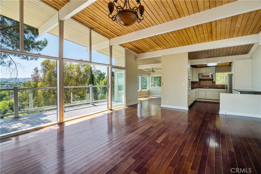 Woodland Hills, CA 91364