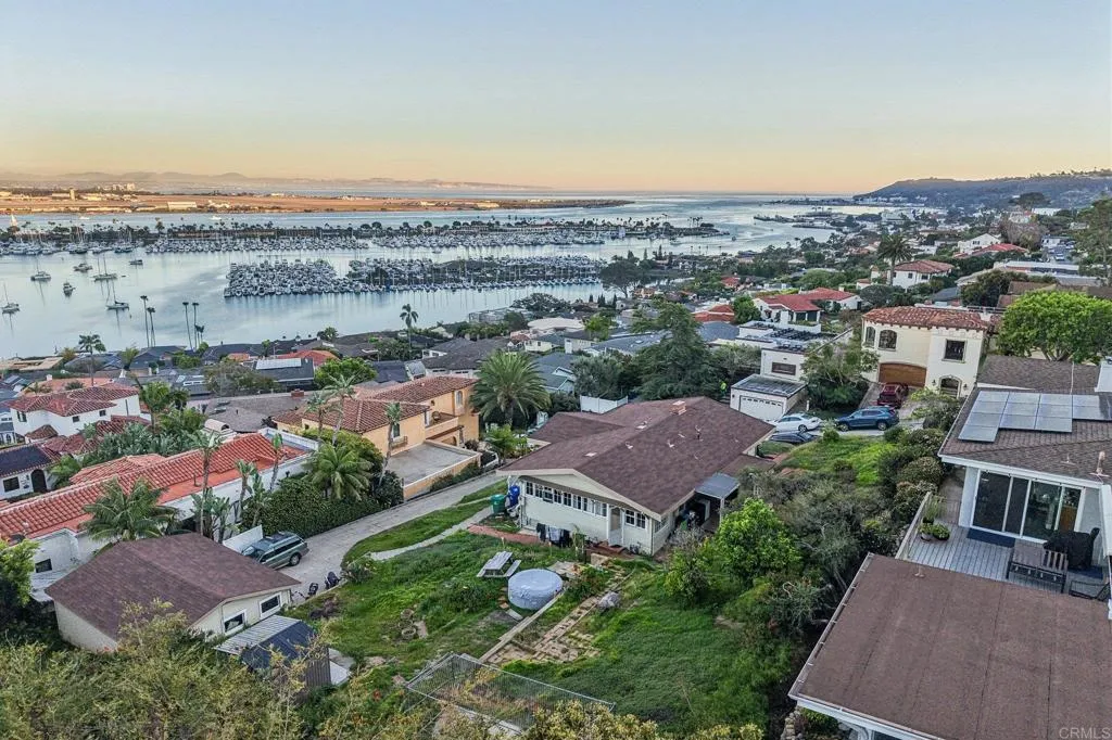 https://cdn.realtyfeed.com/cdn/127/306638390/02ca0ff66350625b9f92a14b21bddba7.webp