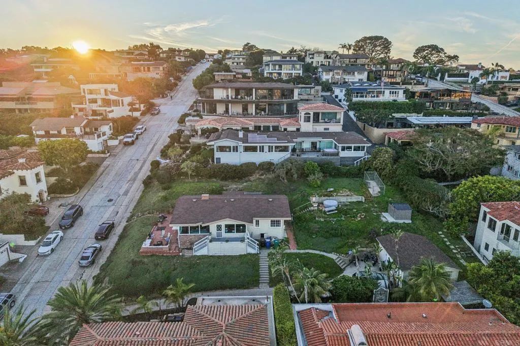 https://cdn.realtyfeed.com/cdn/127/306638390/07164871d5c39313ca5cb6b9e7ad81b2.webp
