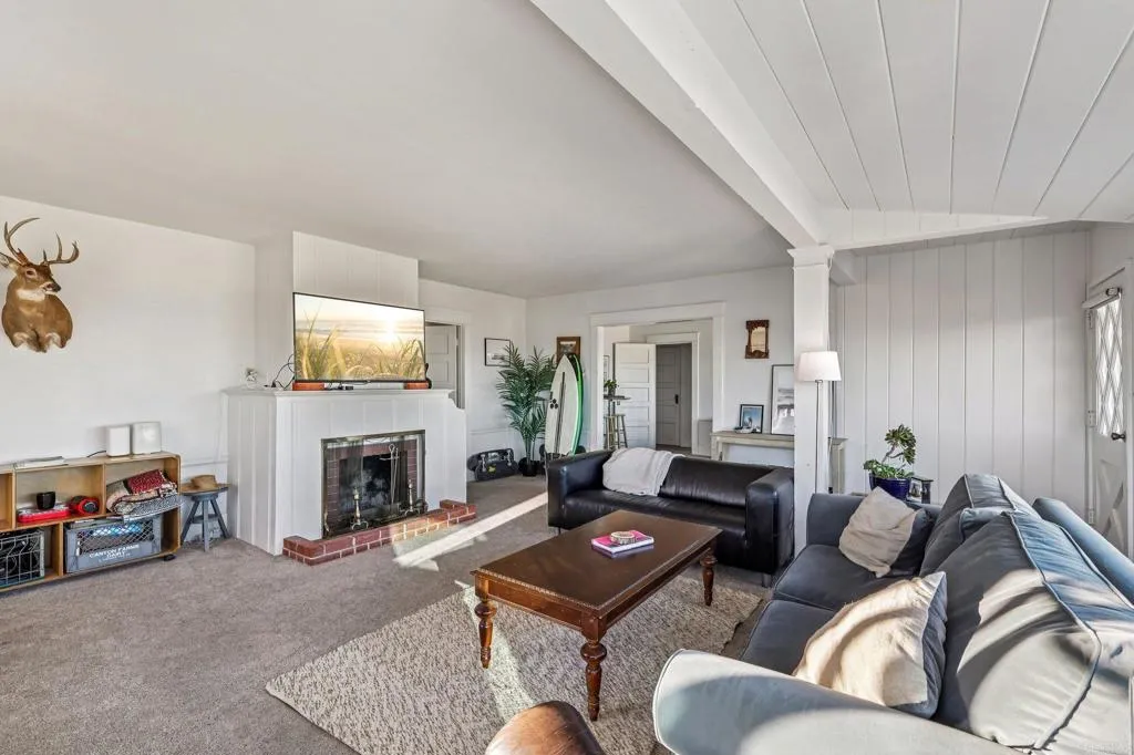 https://cdn.realtyfeed.com/cdn/127/306638390/27700b3b54d21f55a2cff32166460035.webp