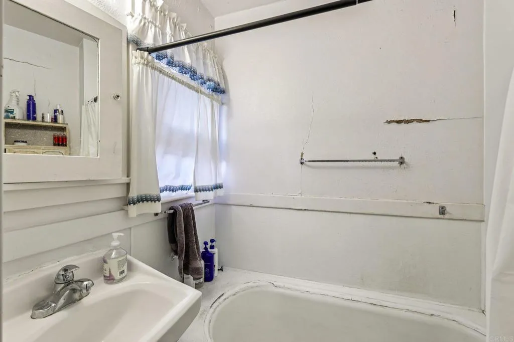 https://cdn.realtyfeed.com/cdn/127/306638390/5f406298948548f02b80593475358dc7.webp
