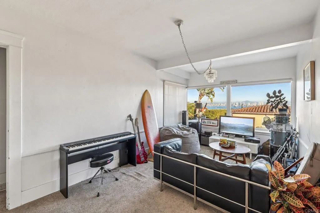 https://cdn.realtyfeed.com/cdn/127/306638390/6a762686cc83cf7df82918e4f45c9631.webp