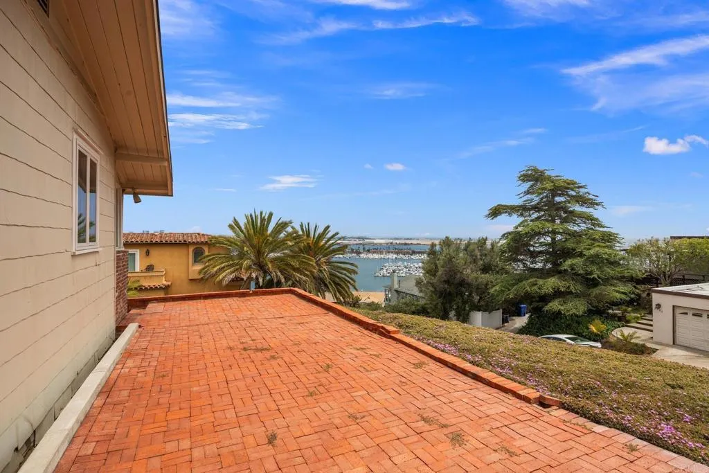 https://cdn.realtyfeed.com/cdn/127/306638390/78703dab41b78c3d1601ef67881fc751.webp