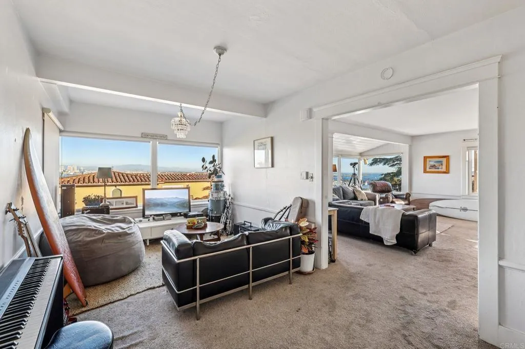 https://cdn.realtyfeed.com/cdn/127/306638390/937c235605a35d11bcf670f5e9d7e2e0.webp