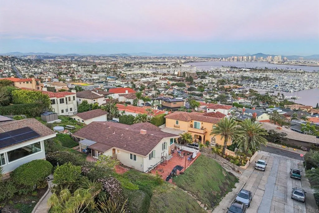 https://cdn.realtyfeed.com/cdn/127/306638390/9383d67d70ad24ecc9fa21c4858b6742.webp