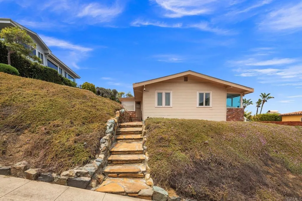 https://cdn.realtyfeed.com/cdn/127/306638390/9dd478a95dbe83943c7042b3a8480a20.webp