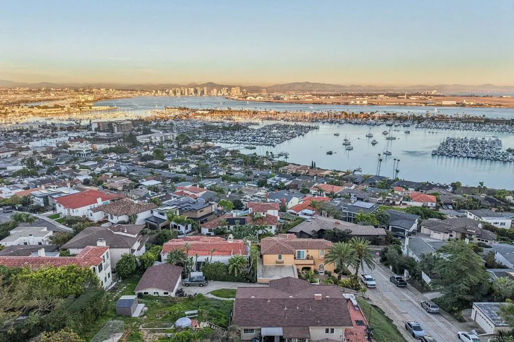 https://cdn.realtyfeed.com/cdn/127/306638390/d5f67cc421ccb26027bde279f64d71a4.webp