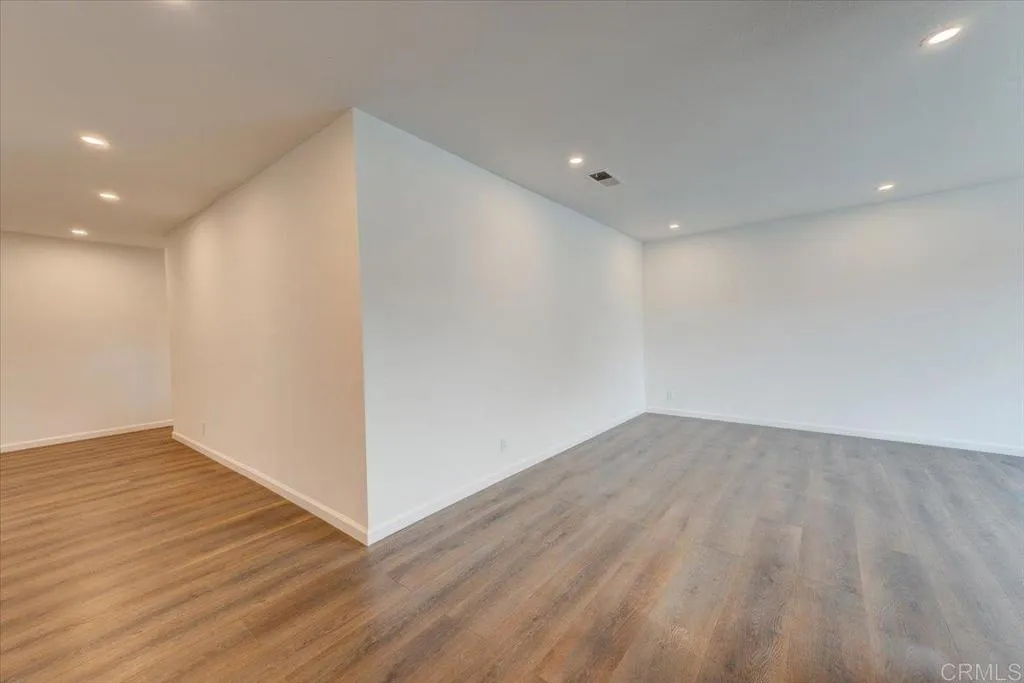 https://cdn.realtyfeed.com/cdn/127/306638627/0ca69143e54edaaf5d848c0e5f96d3b4.webp