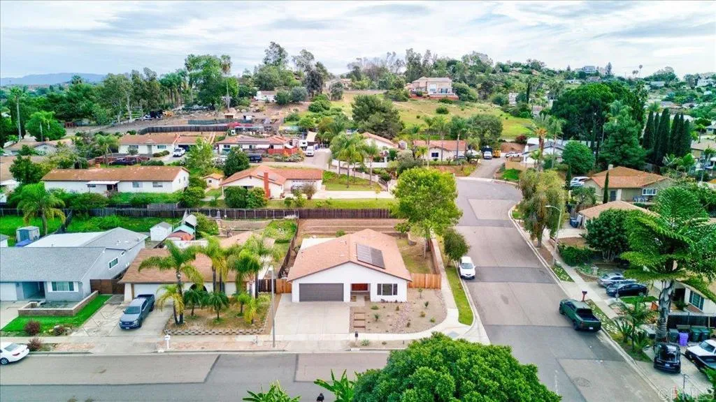 https://cdn.realtyfeed.com/cdn/127/306638627/9ad6a11613e8f74bd87b19bee3442507.webp
