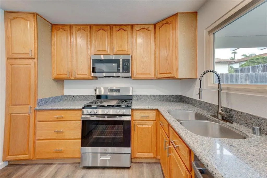 https://cdn.realtyfeed.com/cdn/127/306638627/cf437b3804bd661d6af11321dcb05c93.webp