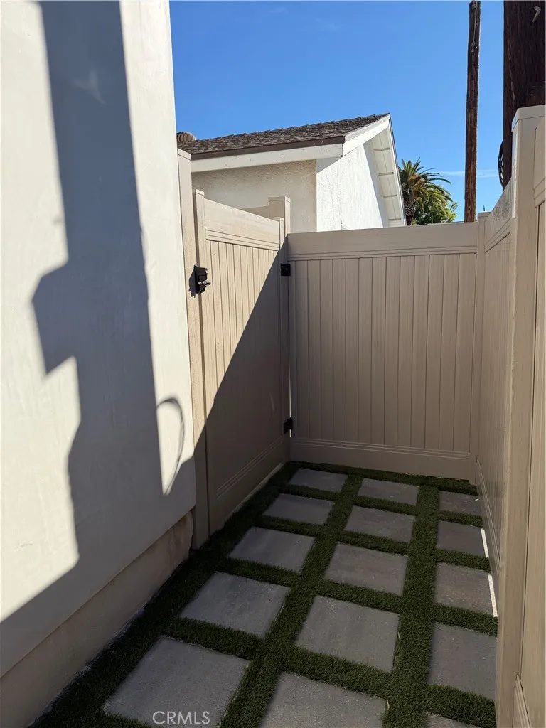 22404 Vanowen St, West Hills, CA 91307 - Photo 2 of 4, West Hills, CA