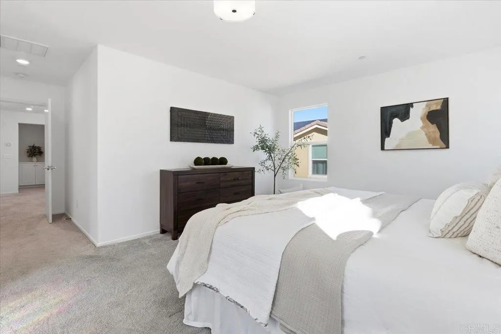 https://cdn.realtyfeed.com/cdn/127/306638647/38e877c038b02ae47fb11e88b9b23778.webp