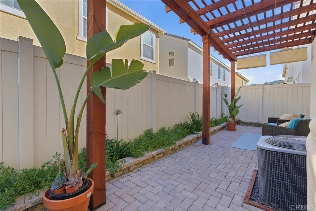 https://cdn.realtyfeed.com/cdn/127/306638647/45cb817f1c2f92a4c0244652238c8039.webp