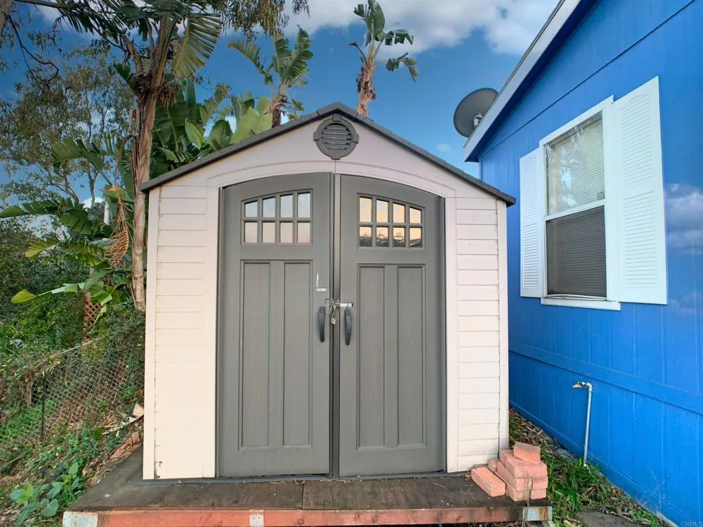 https://cdn.realtyfeed.com/cdn/127/306638748/e7539513a0dbe82e1db865baee047785.webp
