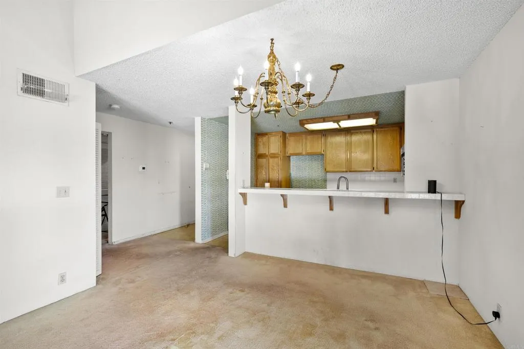 https://cdn.realtyfeed.com/cdn/127/306638751/e9ee885a822f635b5d680169196b8da1.webp