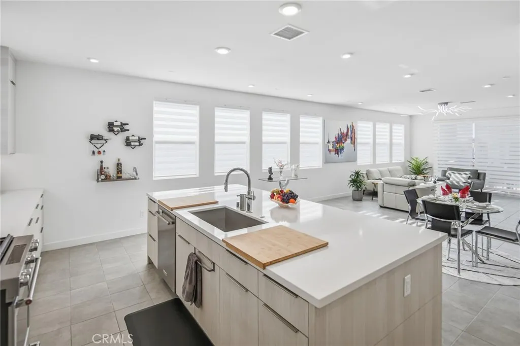 https://cdn.realtyfeed.com/cdn/127/306638804/647261b502b668221fb71063c087ac03.webp