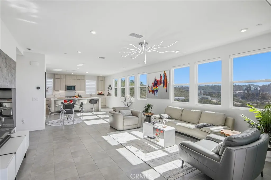 https://cdn.realtyfeed.com/cdn/127/306638804/88bcb915a7da2881a4080bd55d6fbe66.webp