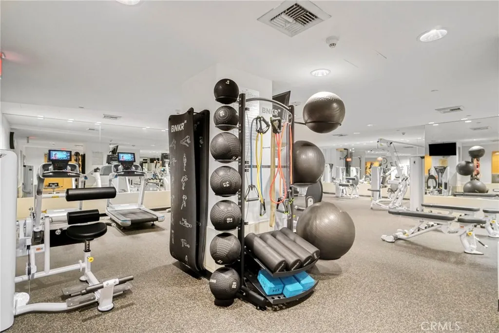 13600 Marina Pointe Drive Unit 615, Marina del Rey, CA 90292 - Photo 4 of 17, Marina Del Rey, CA