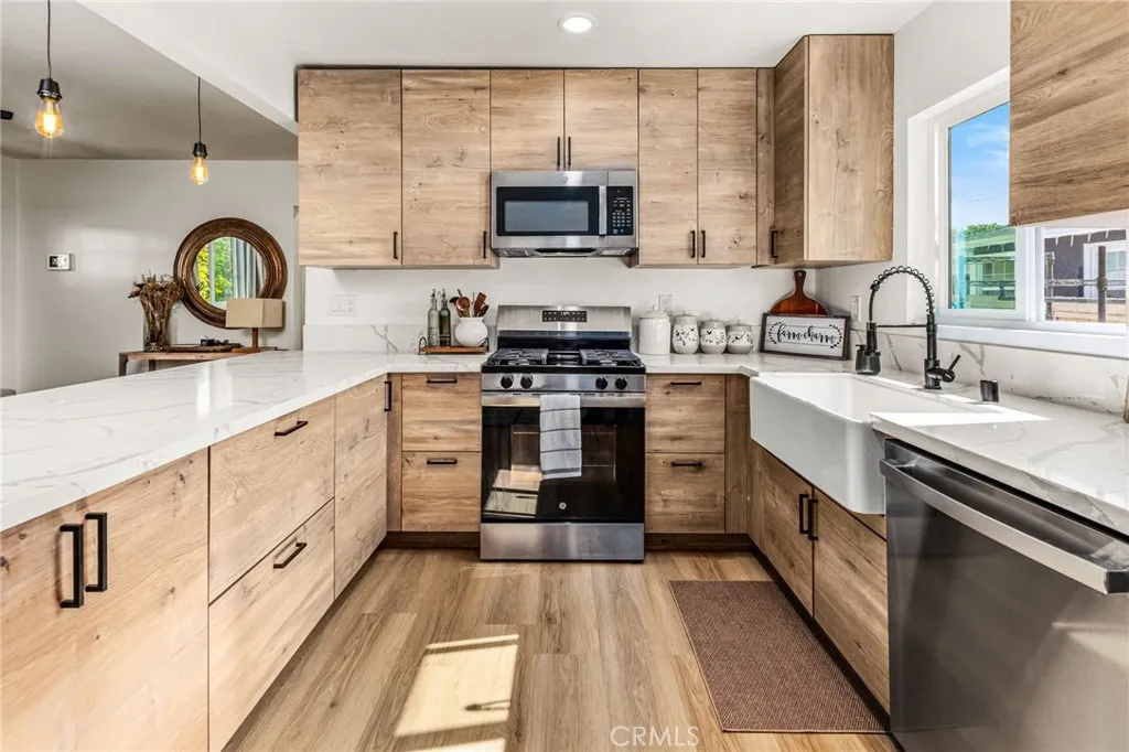 https://cdn.realtyfeed.com/cdn/127/306638923/48dd7f6cf53eab894640570817a9b4df.webp