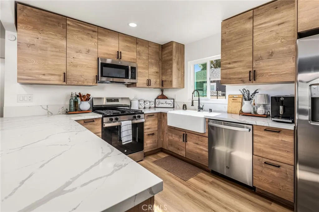 https://cdn.realtyfeed.com/cdn/127/306638923/c7552362457e14c1e22577f6583abd52.webp
