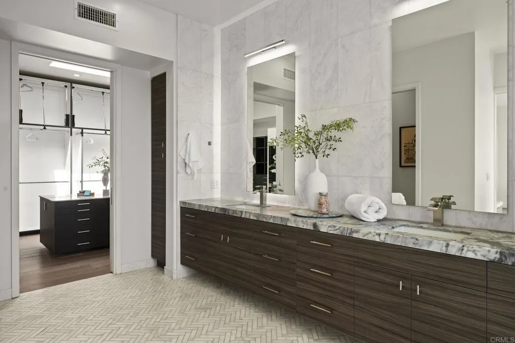 https://cdn.realtyfeed.com/cdn/127/306639001/1b77cd68c355a580aea715182765bba5.webp