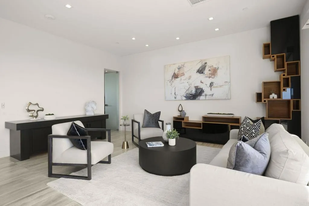 https://cdn.realtyfeed.com/cdn/127/306639001/25f4ed228bf43a83edfacd30181a7d51.webp