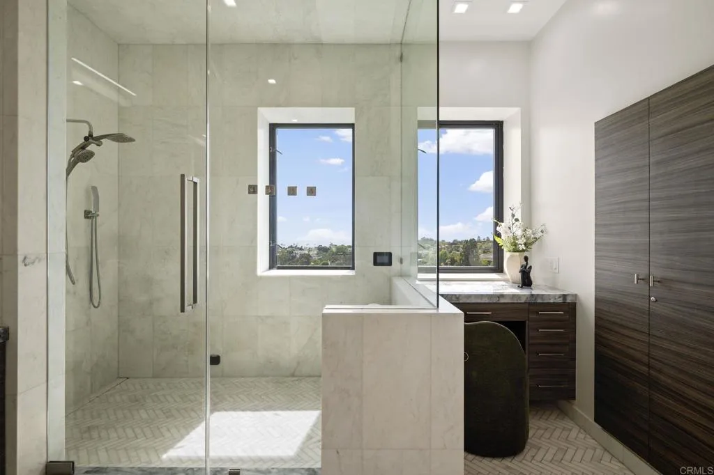 https://cdn.realtyfeed.com/cdn/127/306639001/2b8359d08e7b0ff81237f9a2c9c5a4b9.webp