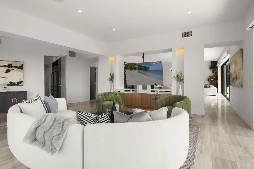 https://cdn.realtyfeed.com/cdn/127/306639001/8bff4a52e239e523f4965c2ee2dc7baf.webp