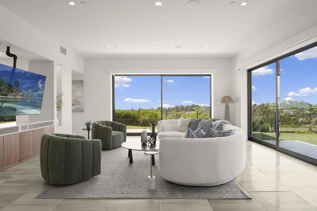 https://cdn.realtyfeed.com/cdn/127/306639001/a1fecf6f78985ade9dbca1a1e62041ce.webp