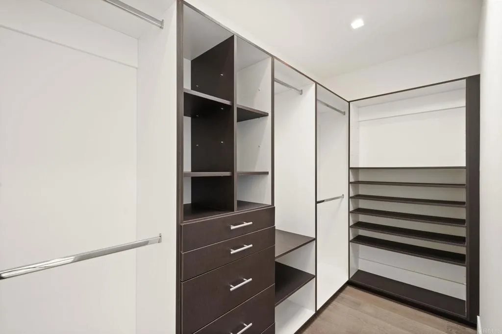https://cdn.realtyfeed.com/cdn/127/306639001/a22a3118179b4166fa759afc9d6b8a8f.webp