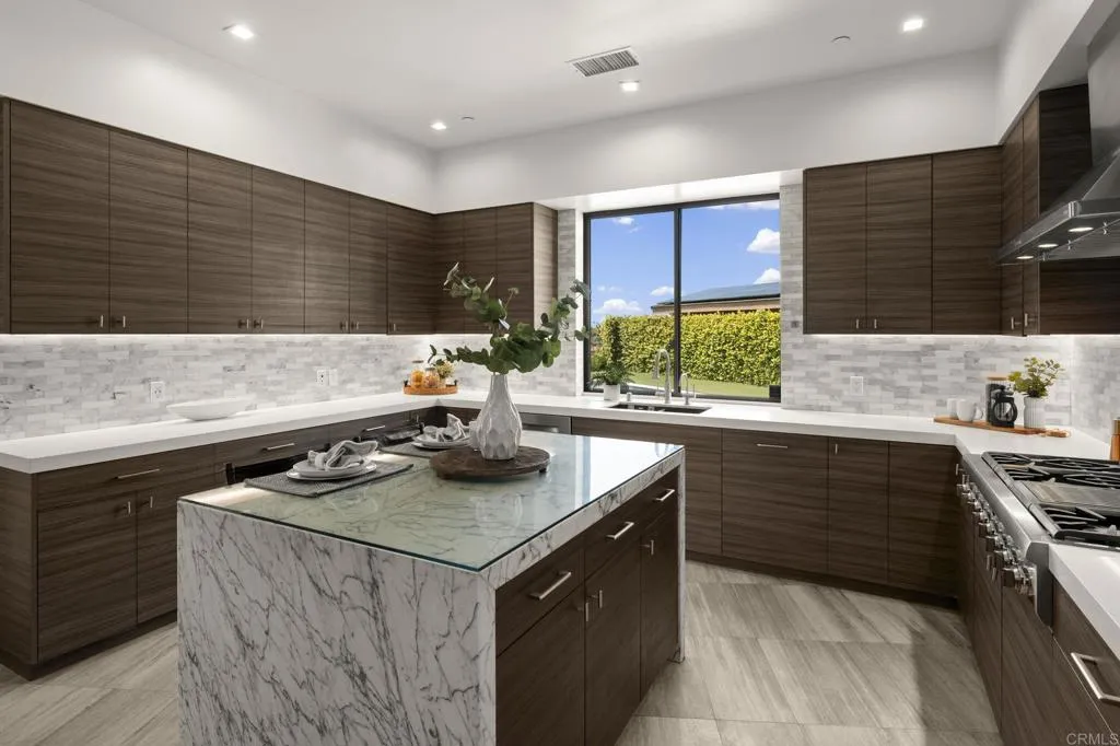 https://cdn.realtyfeed.com/cdn/127/306639001/bd4227253f198fc115bd966c4aeeae32.webp