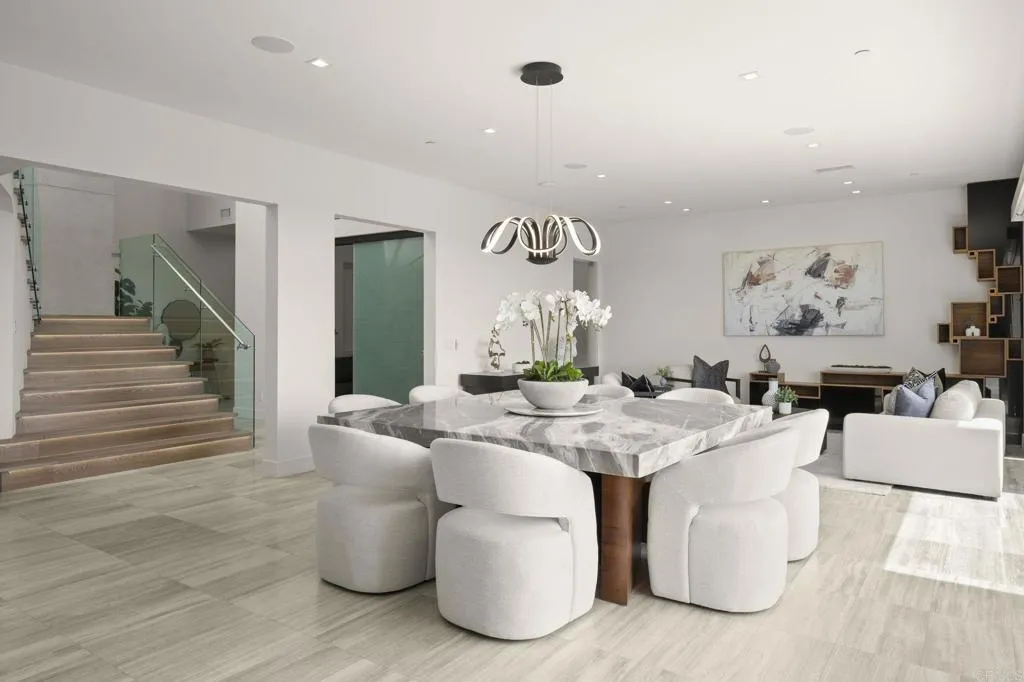 https://cdn.realtyfeed.com/cdn/127/306639001/c2c349f44f23df12adc3ff8daffe8369.webp