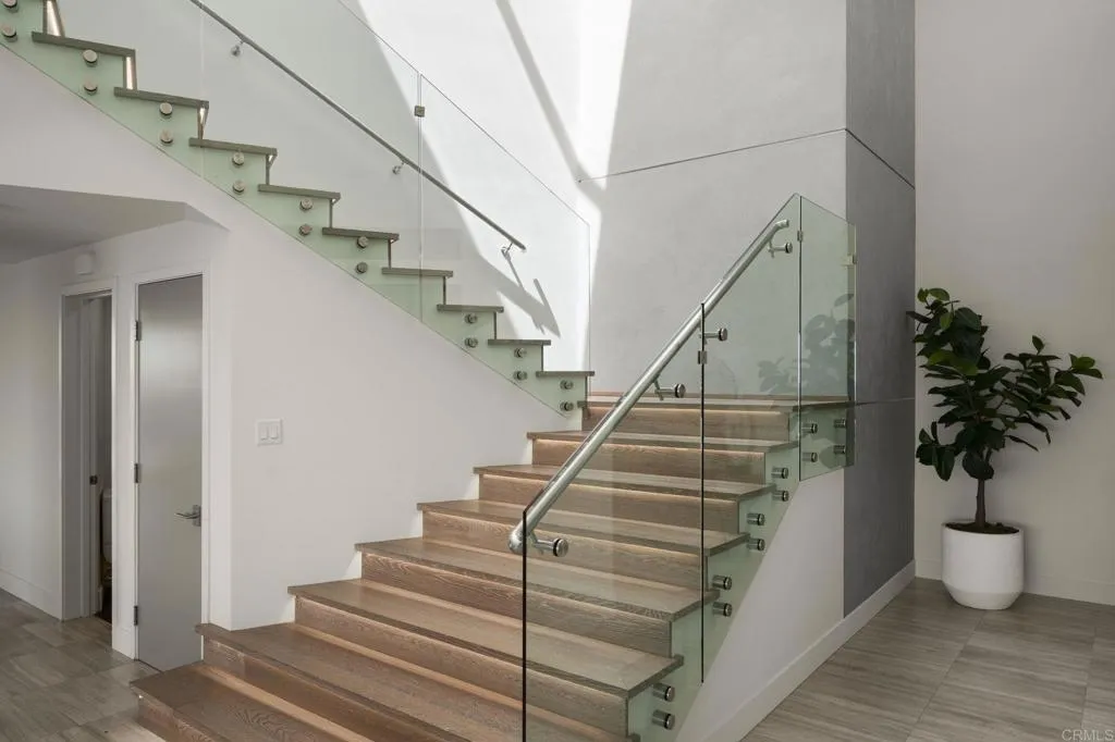 https://cdn.realtyfeed.com/cdn/127/306639001/eed1efe8d08215bb92ac6fcbabcc668b.webp