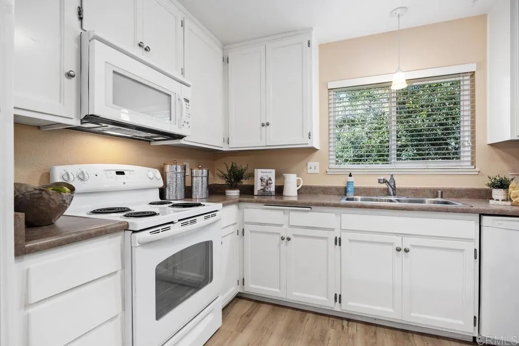 https://cdn.realtyfeed.com/cdn/127/306639179/00fbc8dd2afdeee262ca7fd4f5dc69cd.webp
