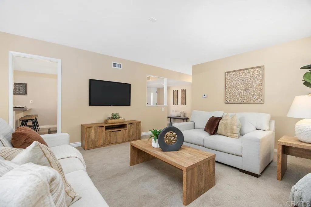 https://cdn.realtyfeed.com/cdn/127/306639179/34800eea7c056efab985ad45046ecdc3.webp