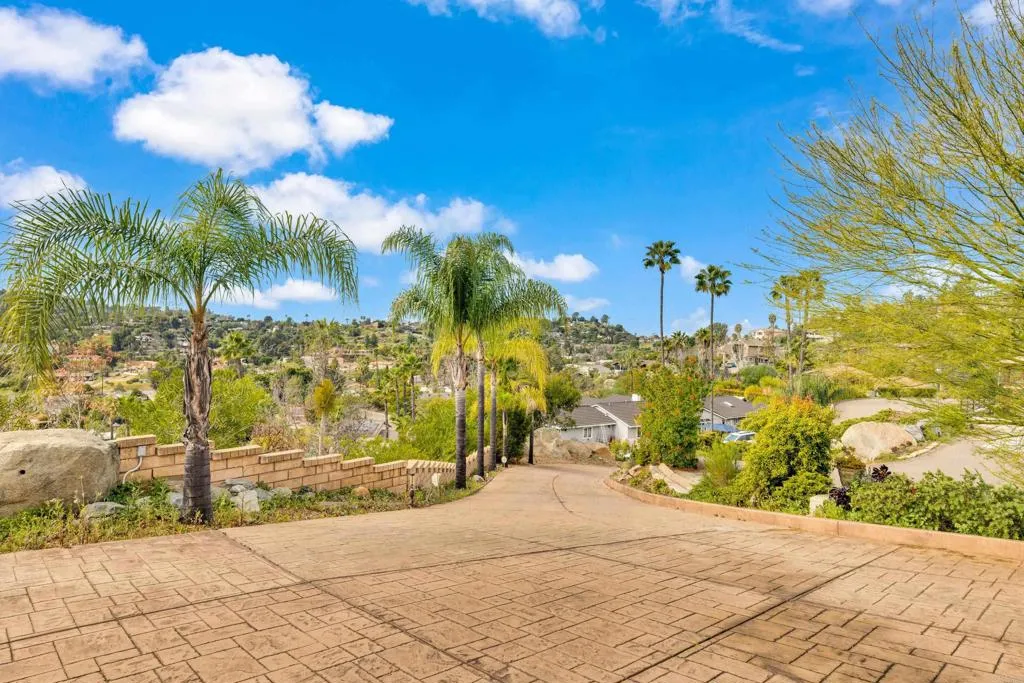 https://cdn.realtyfeed.com/cdn/127/306639215/00c0ead109f16937bd14a8755f68bee6.webp