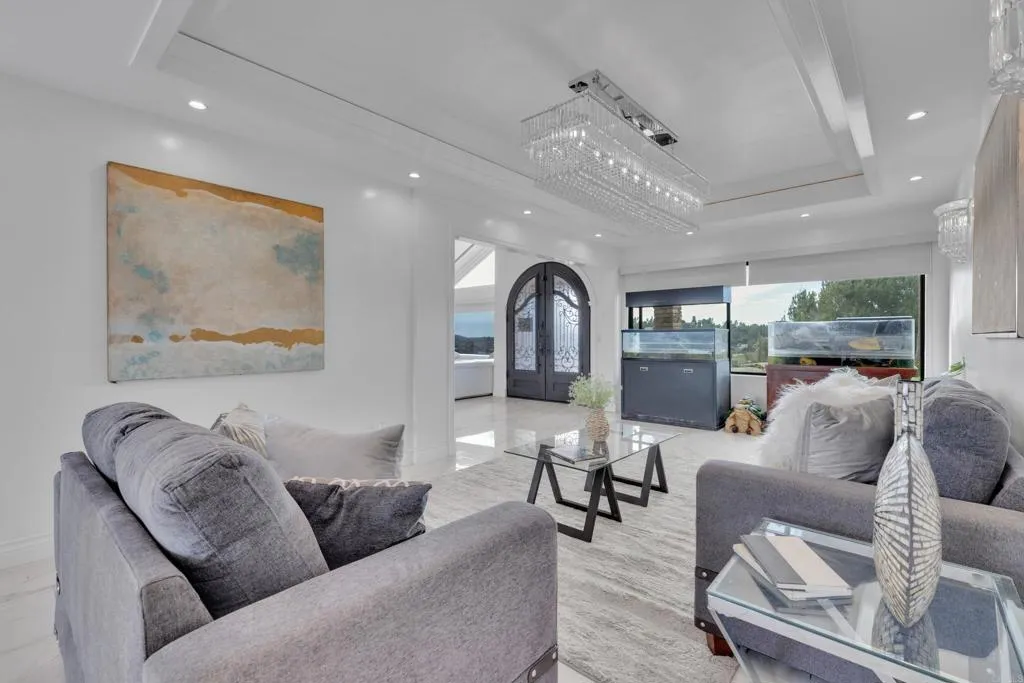 https://cdn.realtyfeed.com/cdn/127/306639215/2bb85d73a4da3f153d6657e2e2805d74.webp
