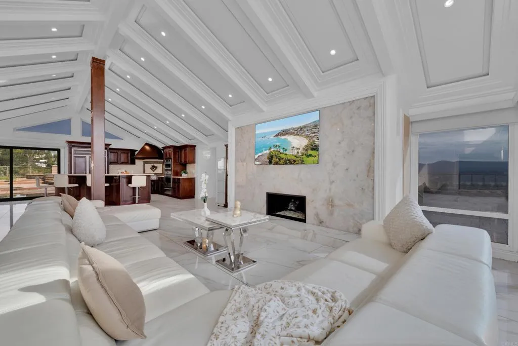https://cdn.realtyfeed.com/cdn/127/306639215/2f9df4053a9d50deba965c36f4f833b3.webp