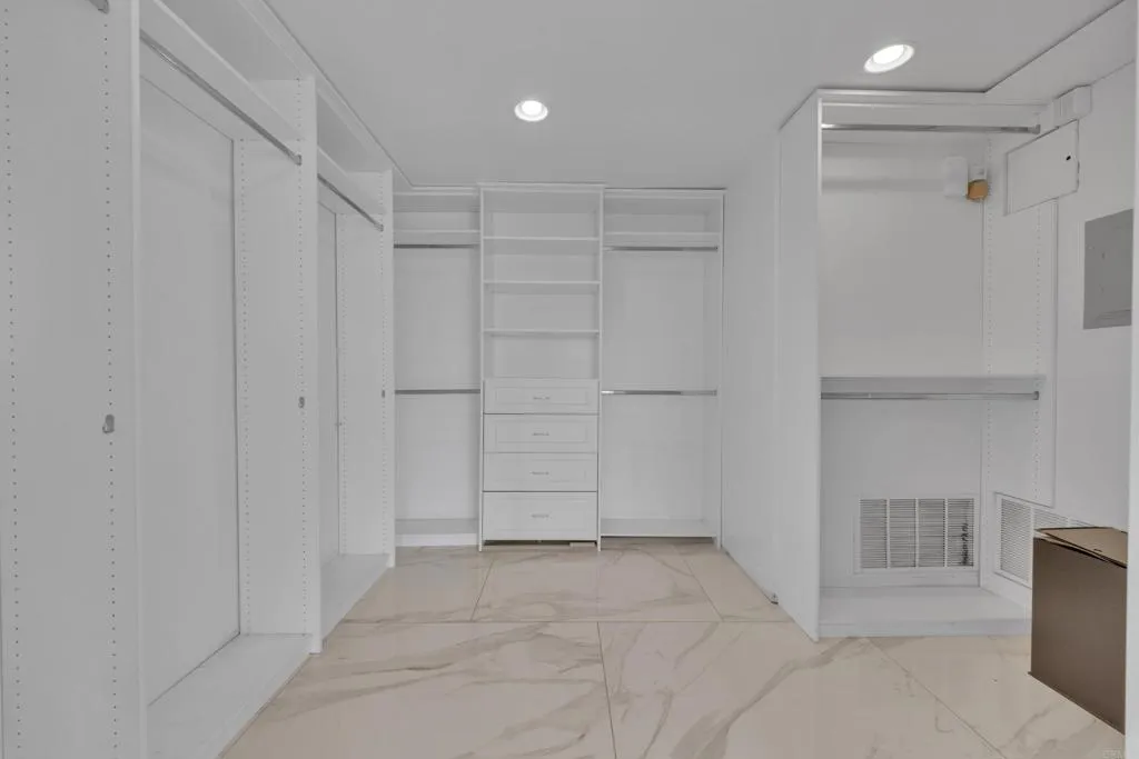 https://cdn.realtyfeed.com/cdn/127/306639215/51445a6cf2cbb7b4d474a2ac267ec464.webp
