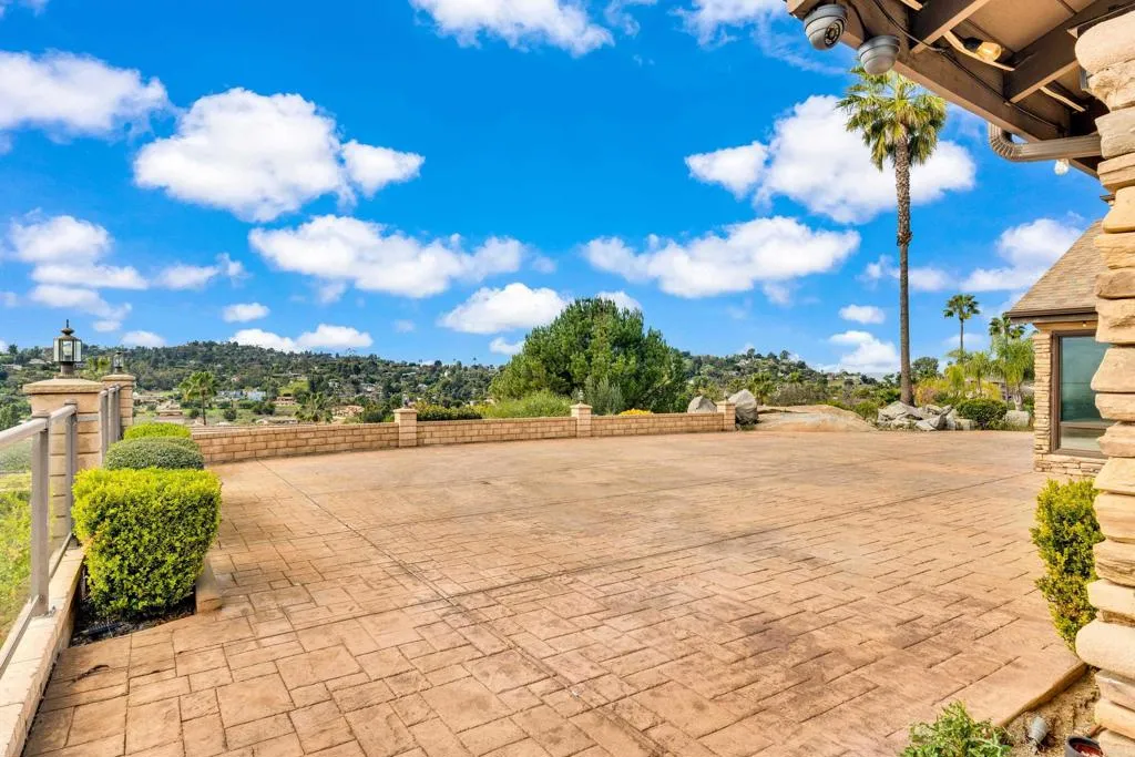 https://cdn.realtyfeed.com/cdn/127/306639215/9c6ce2eb5ed9a46ed086183ed25c23a0.webp