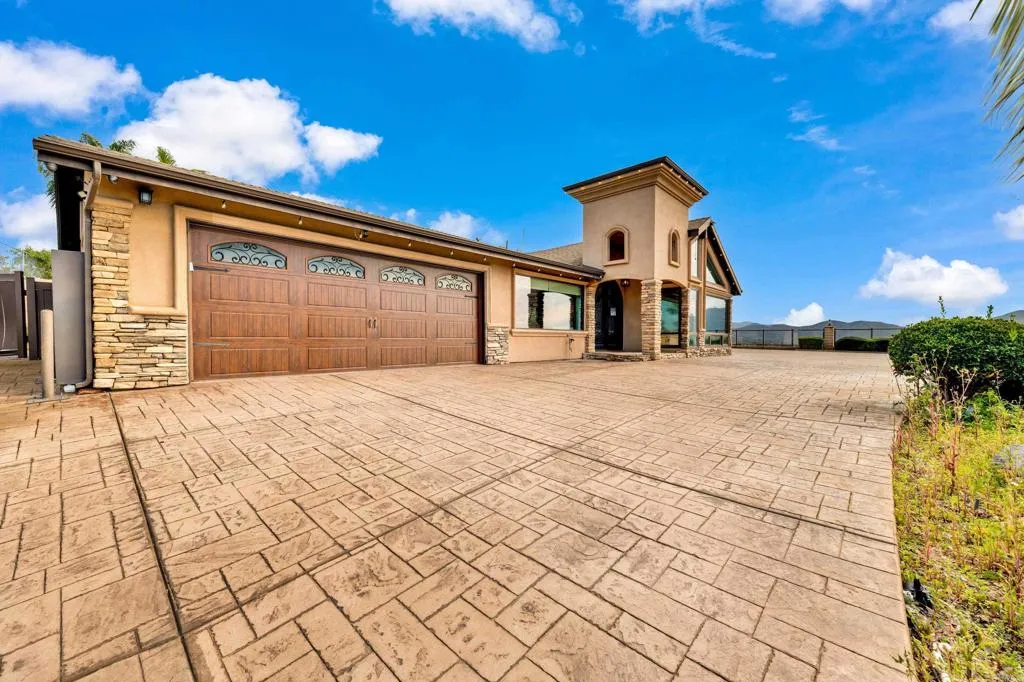 https://cdn.realtyfeed.com/cdn/127/306639215/c4dfce3aeaae18ae3d92266cb56ca287.webp