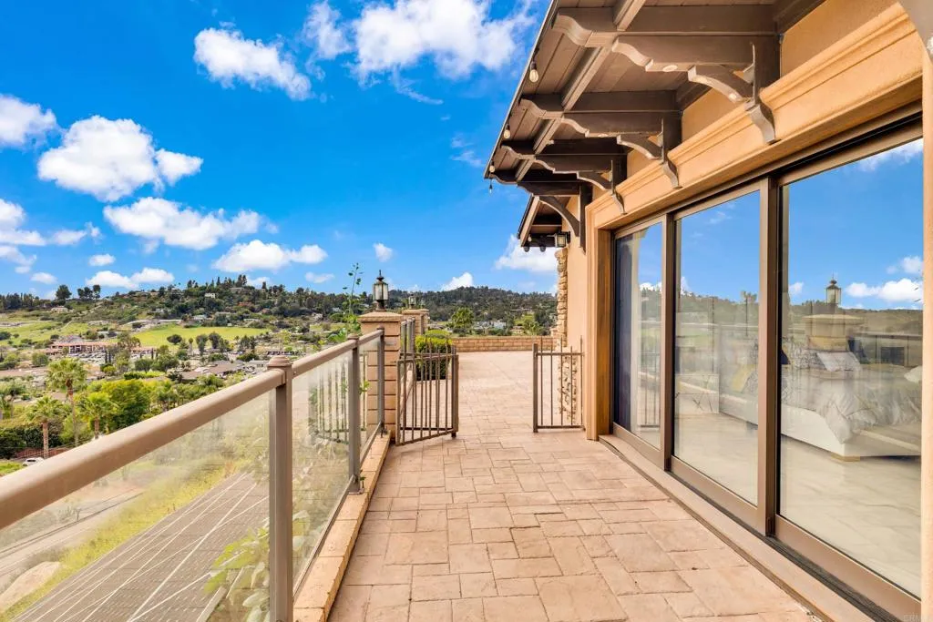 https://cdn.realtyfeed.com/cdn/127/306639215/f64da0ec4e0dee4cc561484803d6c118.webp