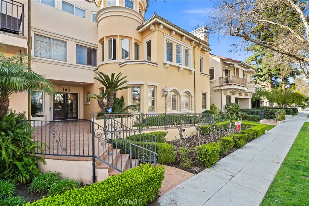143 N Arnaz Drive Unit 102, Beverly Hills, CA 90211 - Photo 2 of 25, Beverly Hills, CA