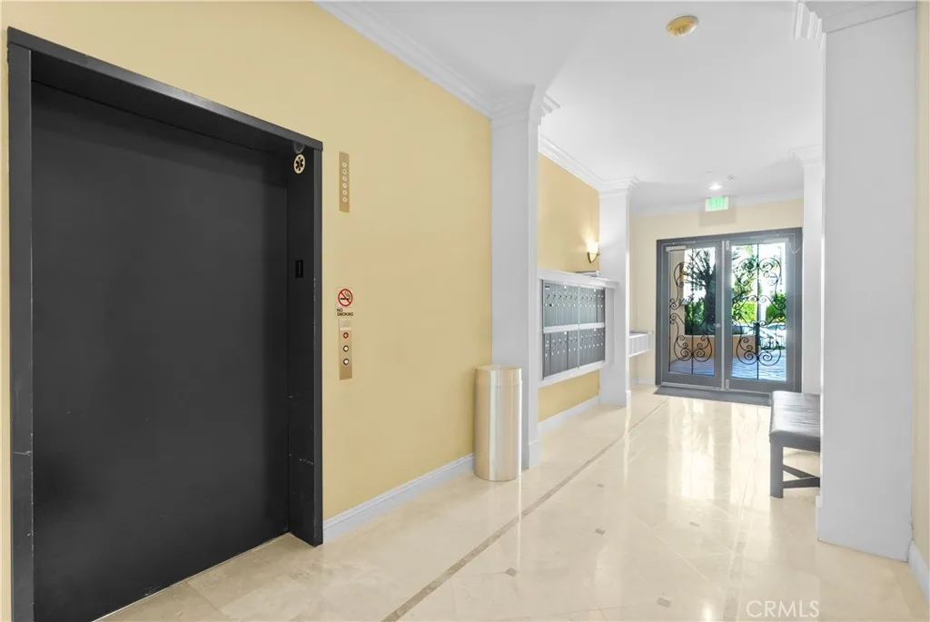 143 N Arnaz Drive Unit 102, Beverly Hills, CA 90211 - Photo 5 of 25, Beverly Hills, CA