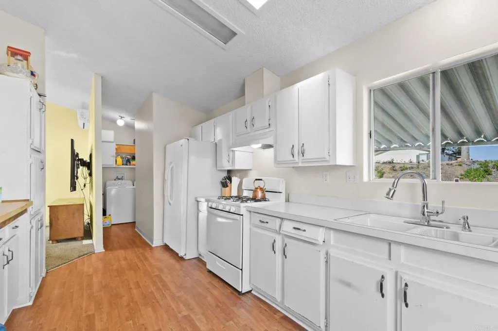 https://cdn.realtyfeed.com/cdn/127/306639365/713e604aafeac6954f9e6a99f91f7965.webp