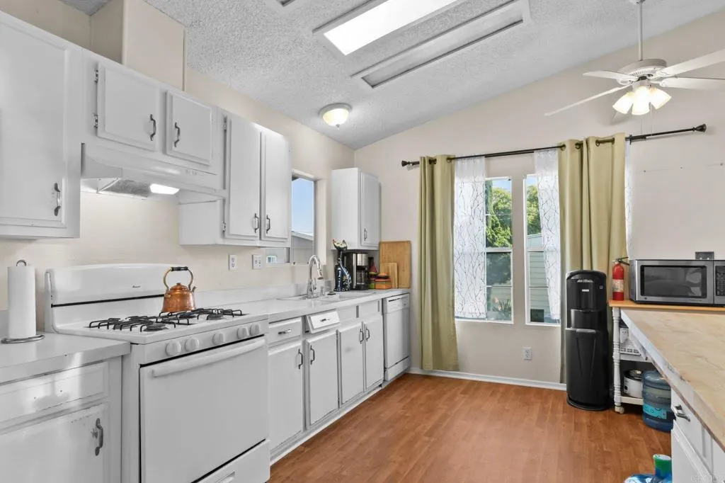 https://cdn.realtyfeed.com/cdn/127/306639365/753acfcfa4299f8d35b604945a45c230.webp